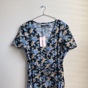 missguided v-neck floral dress